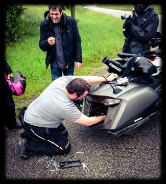 © Motards-IDF - Test Honda F6B - 30 Les mains dans le cambouis