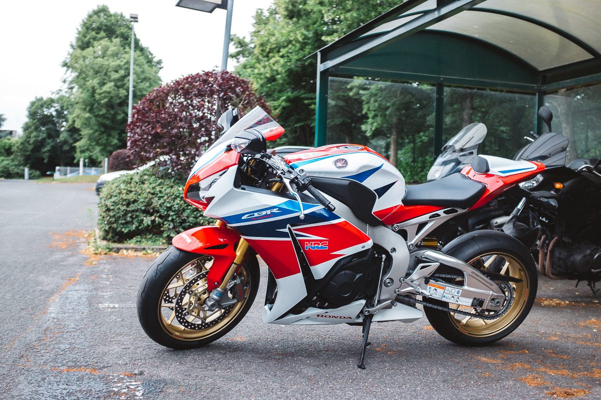 CBR1000RR Fireblade 2016 01 - vue de gauche